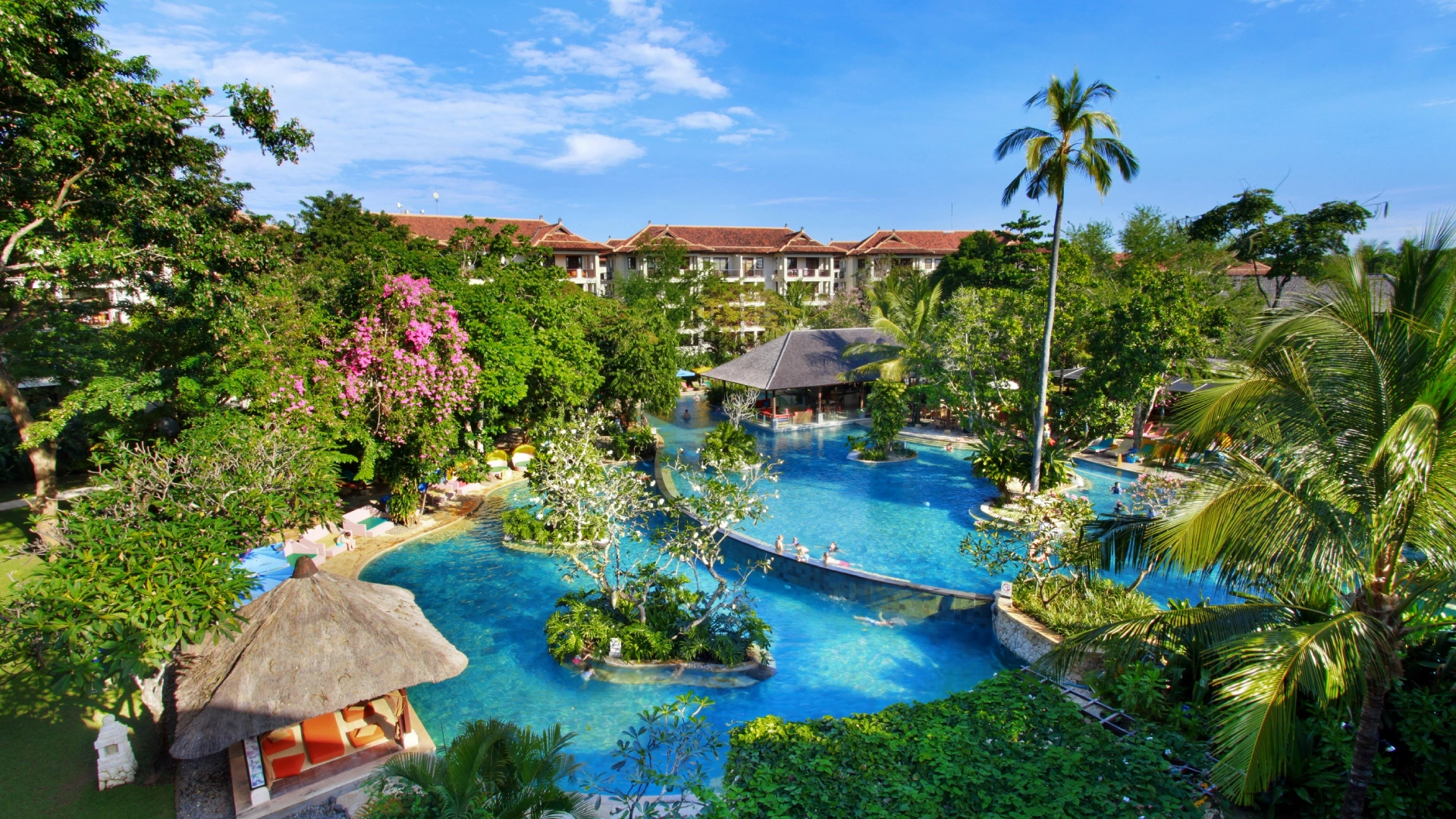 Novotel Bali Nusa Dua – tampilan resor dan lingkungan tropis dari udara